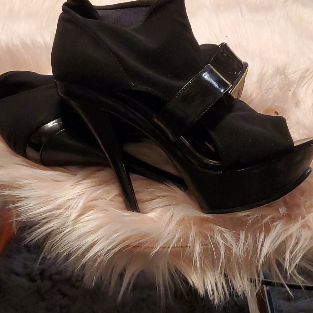 Shoes - Picture 6 of 6